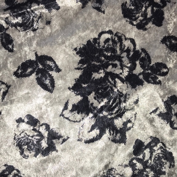 Gorgeous New velvety tank top - Picture 4 of 4